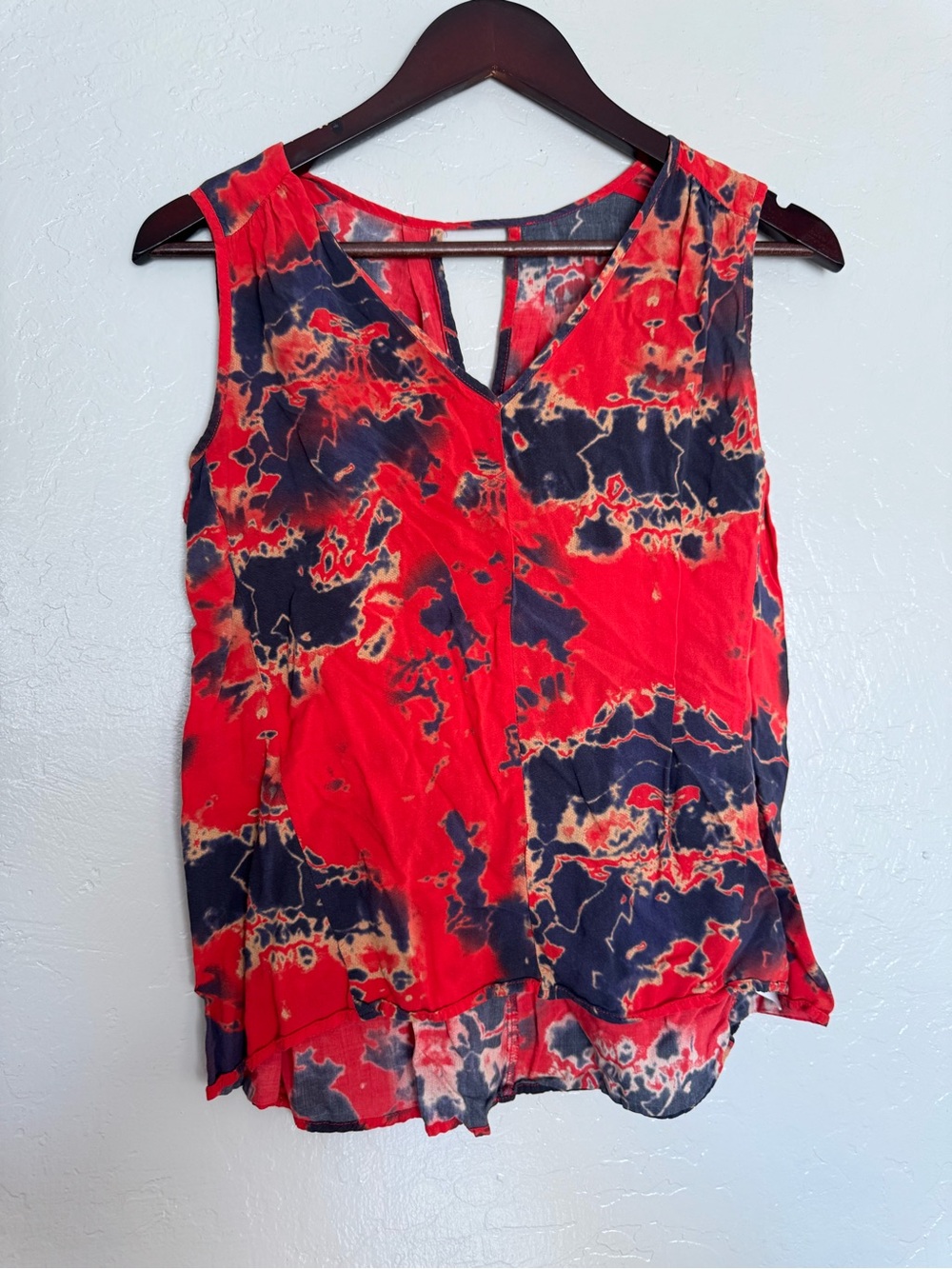 Sleeveless Red & Navy Printed V-Neck Women's Top